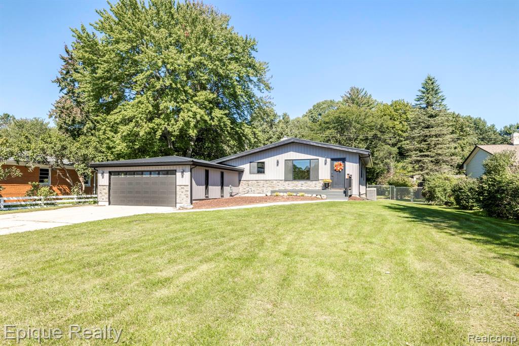 4404 N North River Road