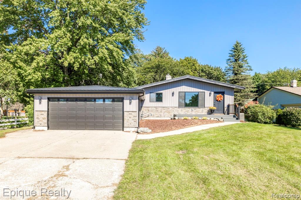 4404 N North River Road
