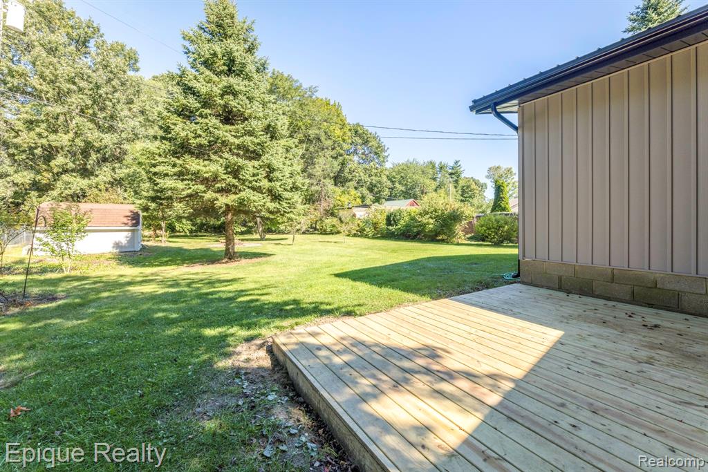 4404 N North River Road