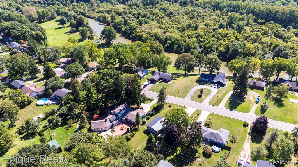 4404 N North River Road