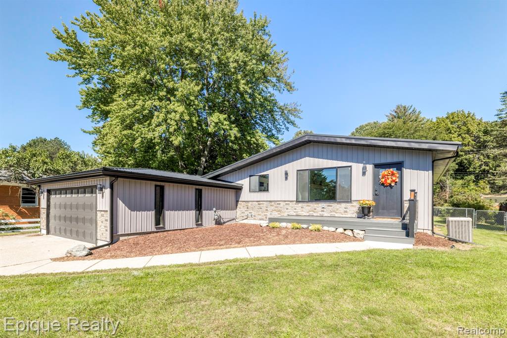 4404 N North River Road