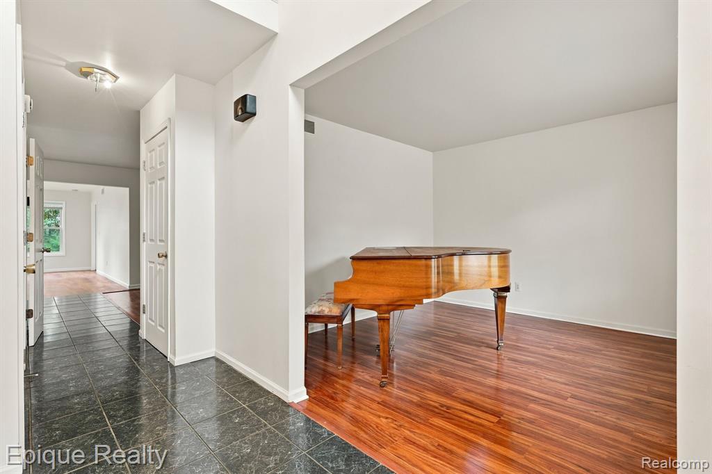 2887 Harwood Drive