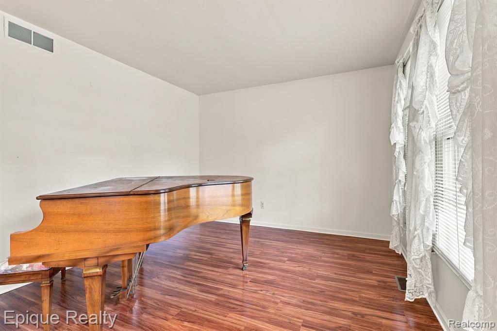 2887 Harwood Drive