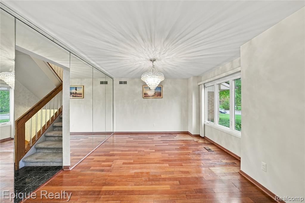 33033 Walnut Lane