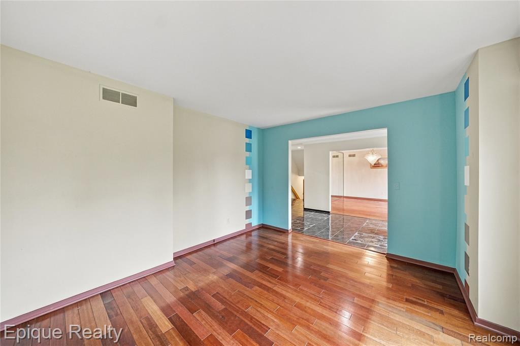 33033 Walnut Lane