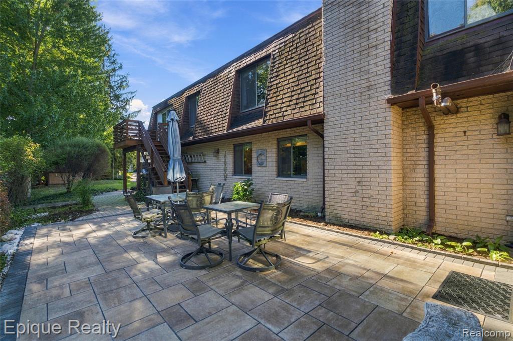 1570 Lomond Lane