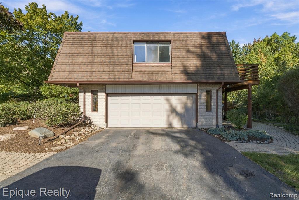 1570 Lomond Lane