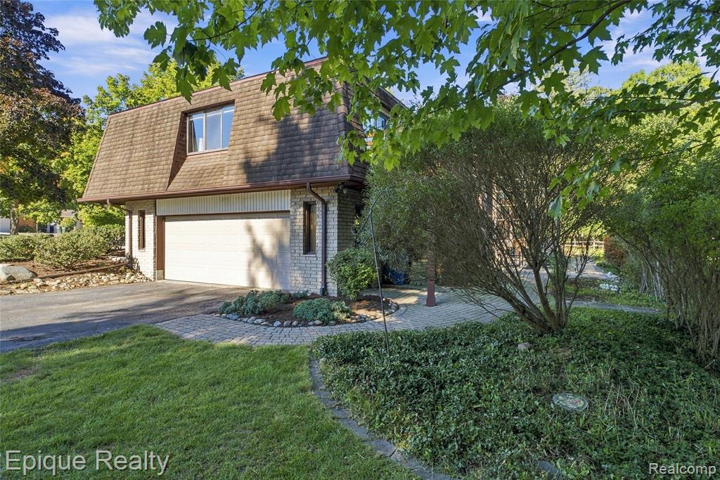 1570 Lomond Lane