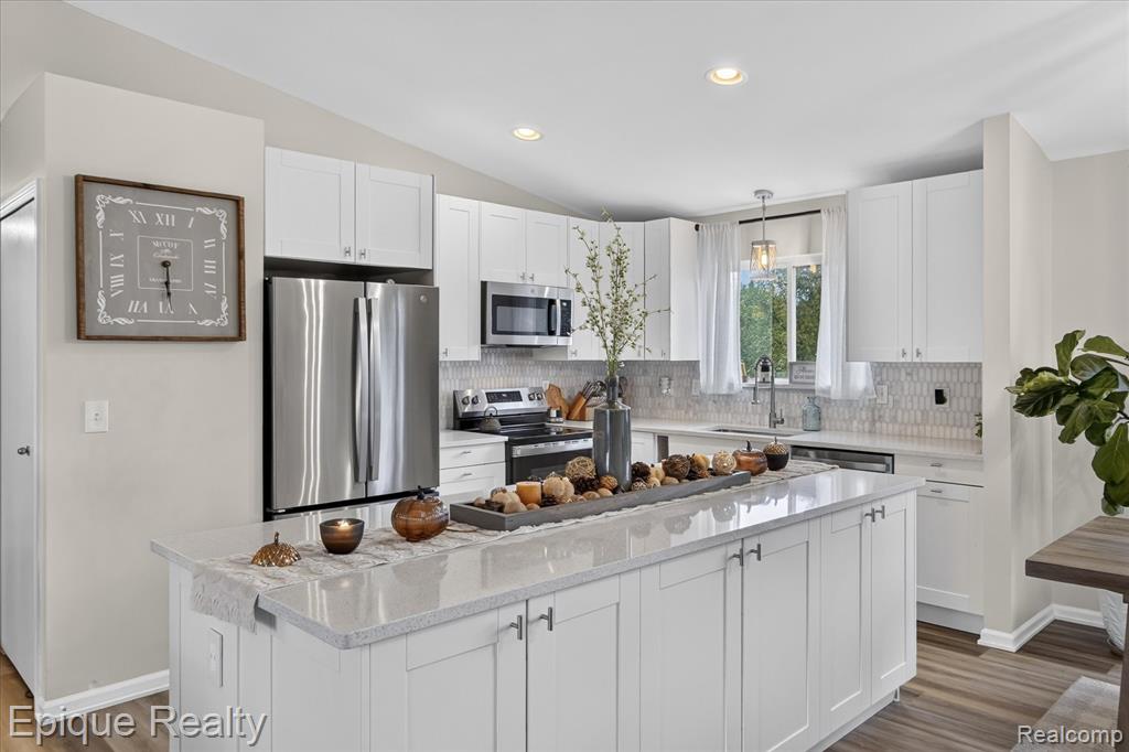 7221 Poplar Drive