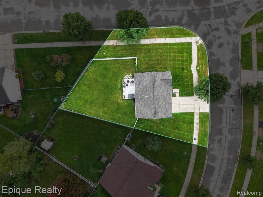 7221 Poplar Drive