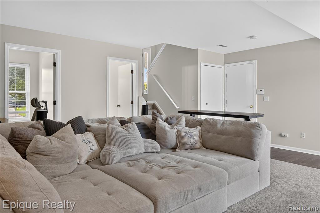 7221 Poplar Drive