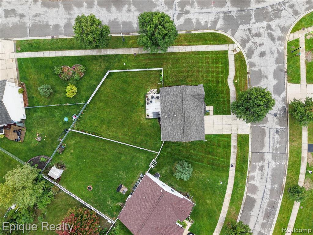 7221 Poplar Drive