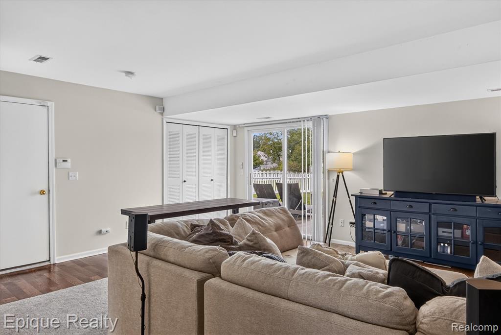 7221 Poplar Drive