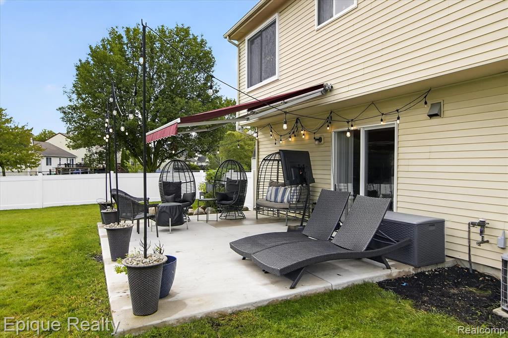 7221 Poplar Drive