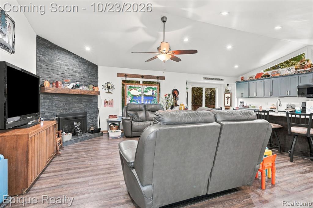 9085 Pineview Lake Drive