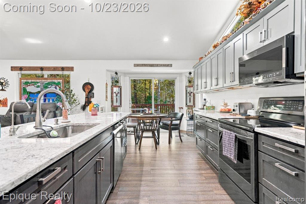 9085 Pineview Lake Drive