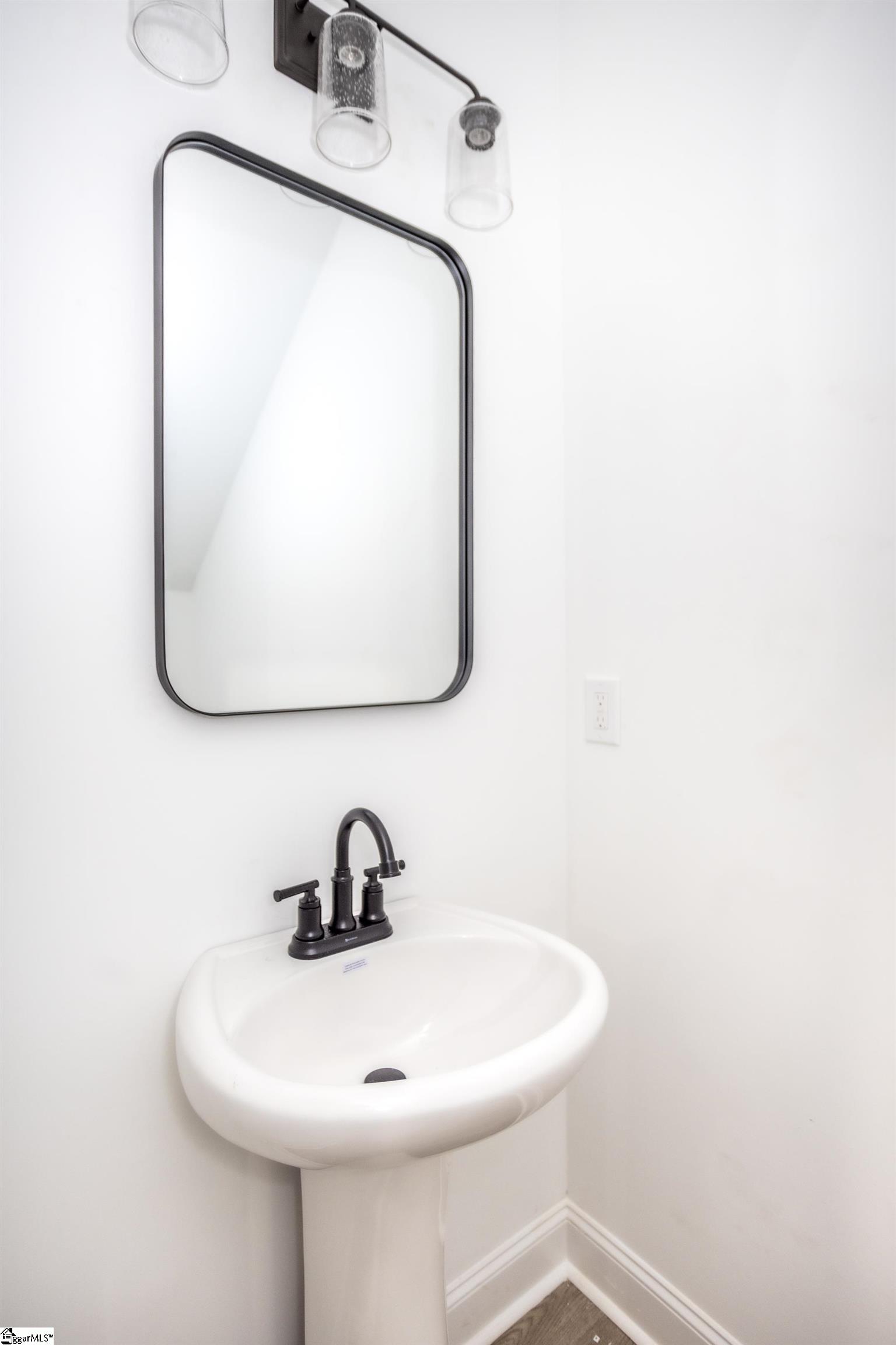 350 W Caroline Street