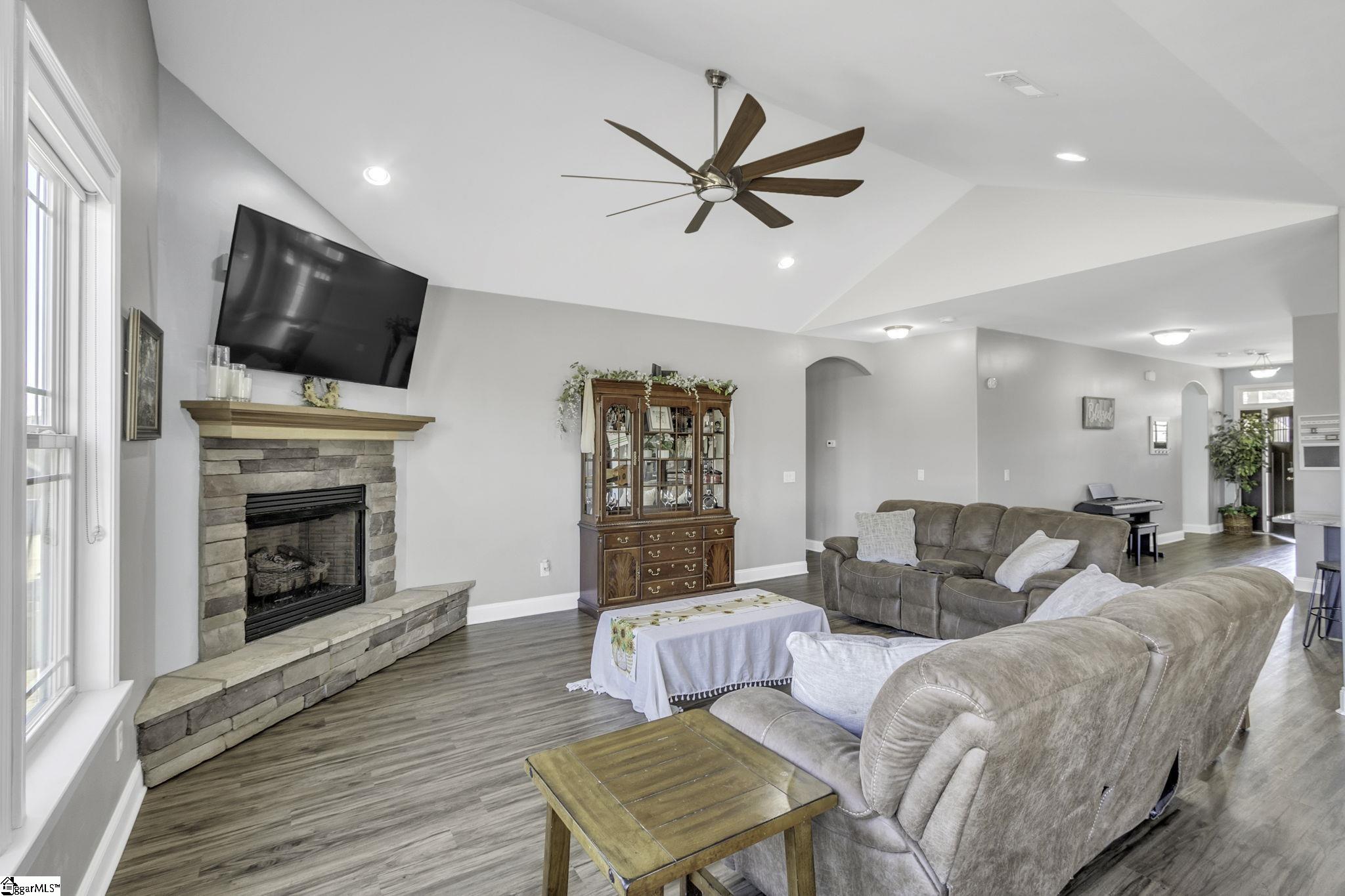 412 Golden Amber Lane