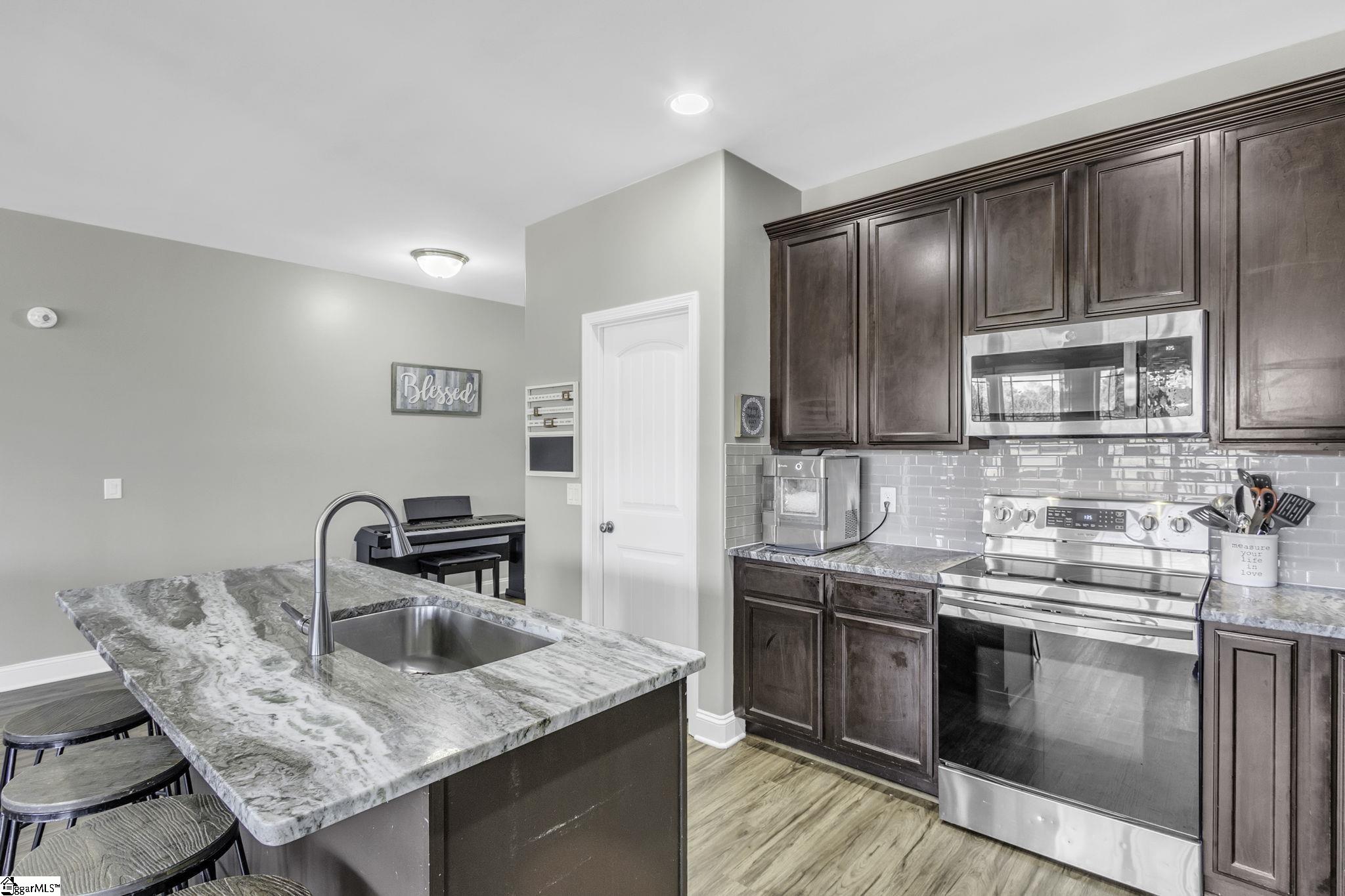 412 Golden Amber Lane