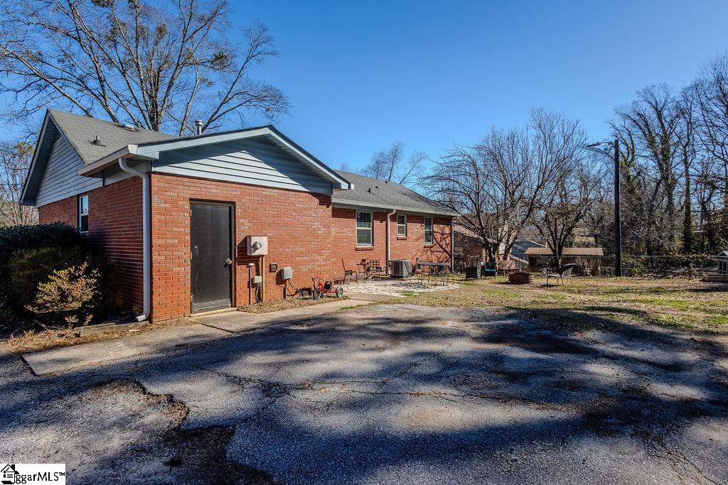 219 Fieldcrest Lane