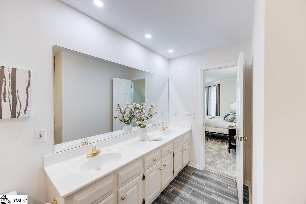 1100 Kensington Lake Drive