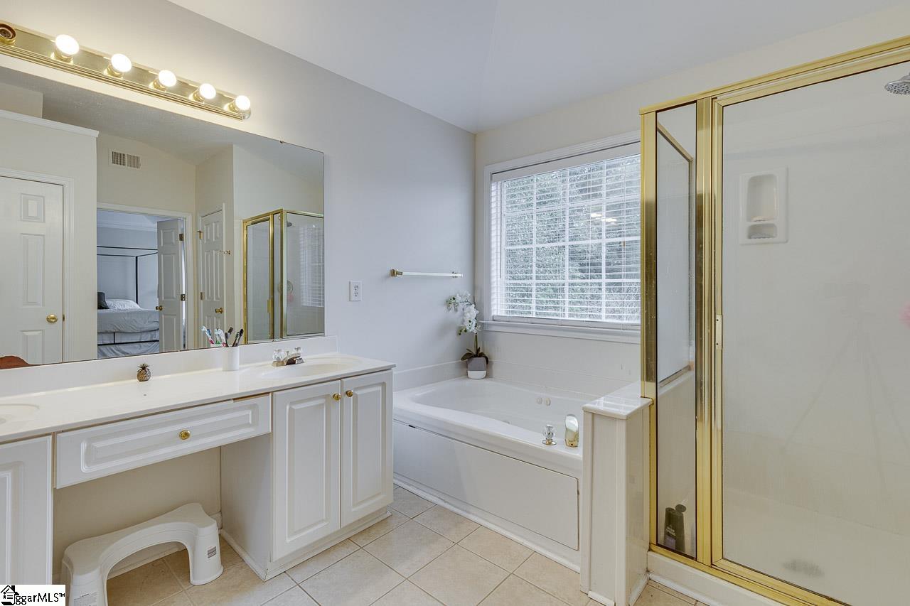 18 Shadowrock Court
