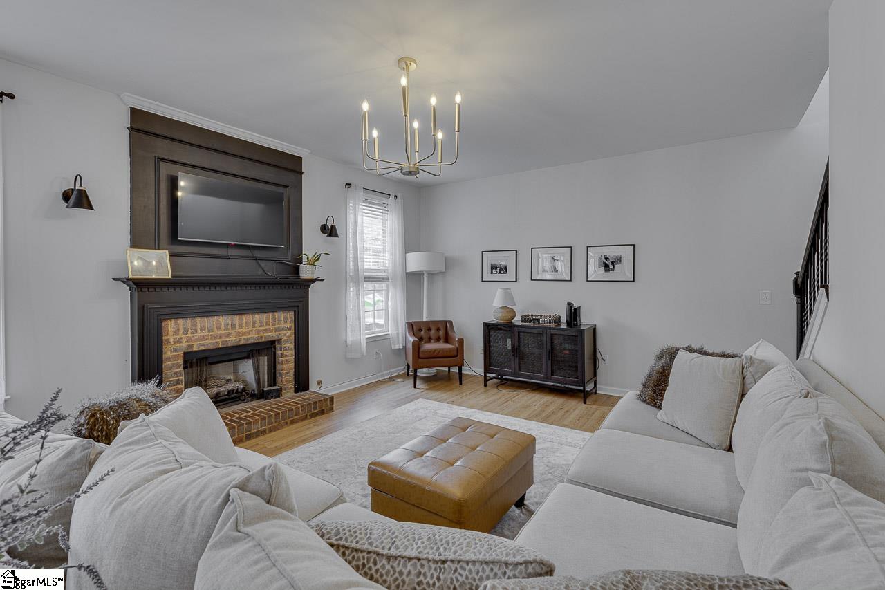 18 Shadowrock Court
