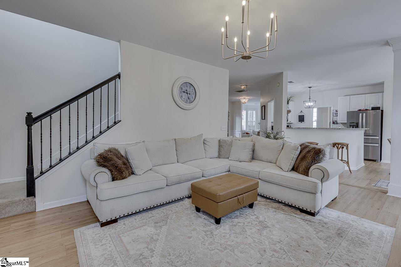 18 Shadowrock Court