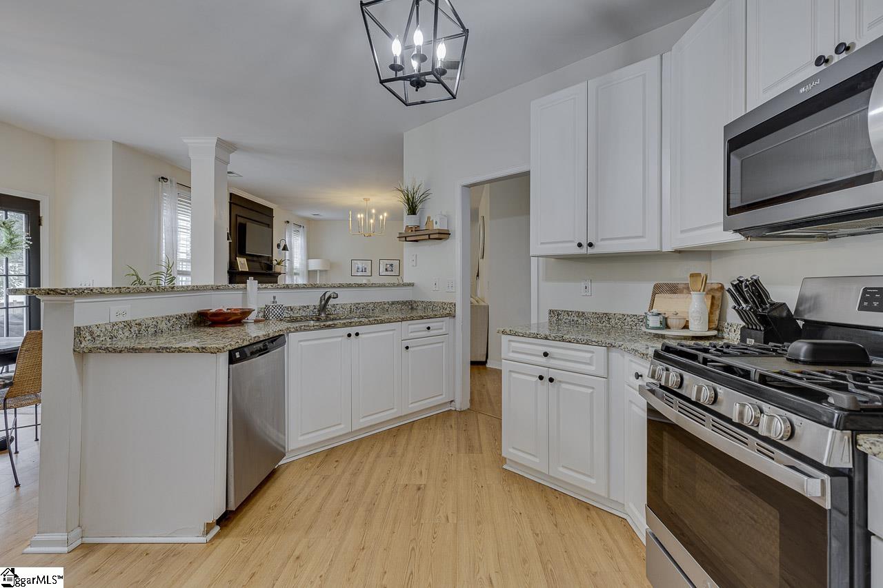18 Shadowrock Court