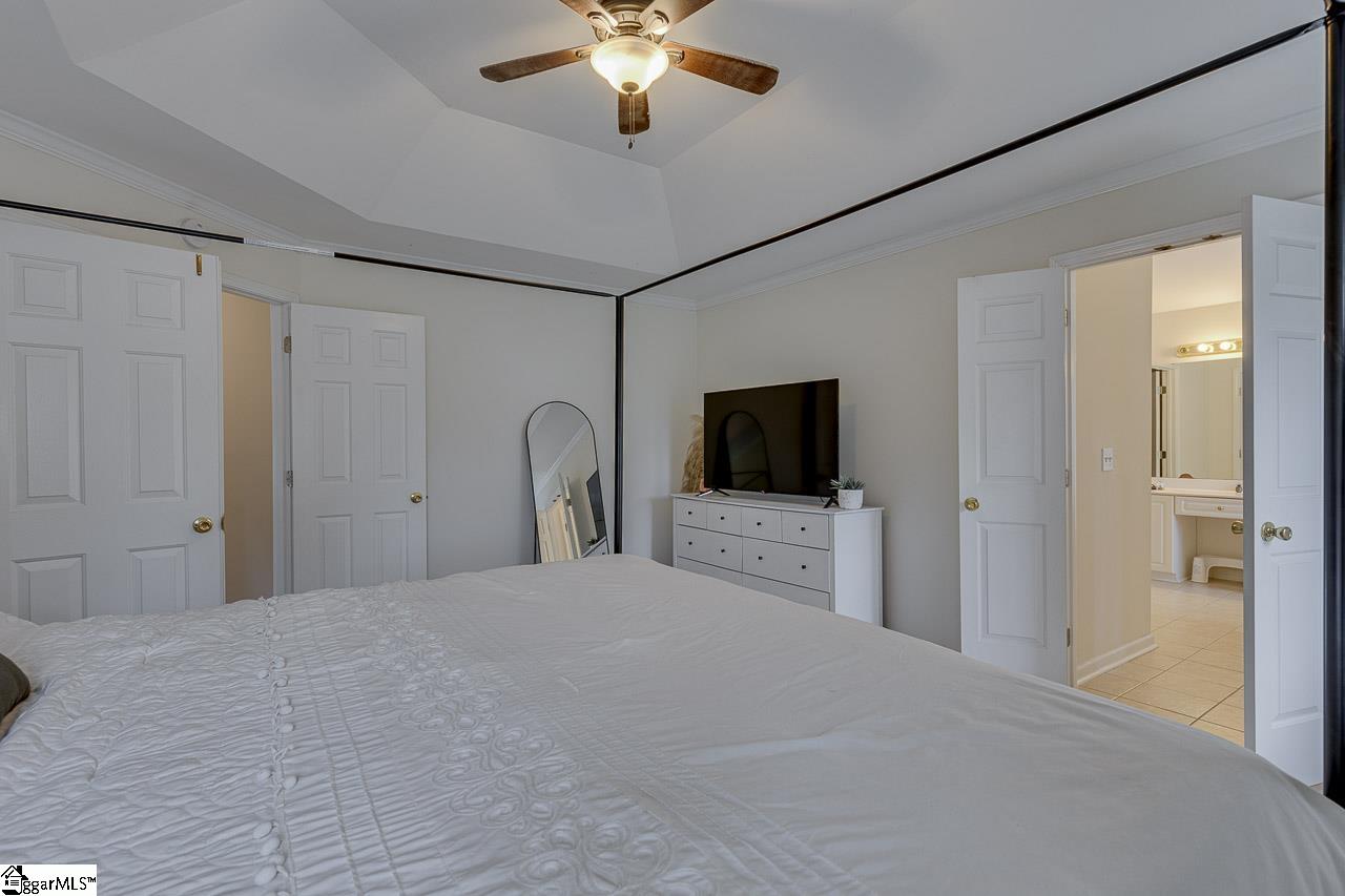 18 Shadowrock Court