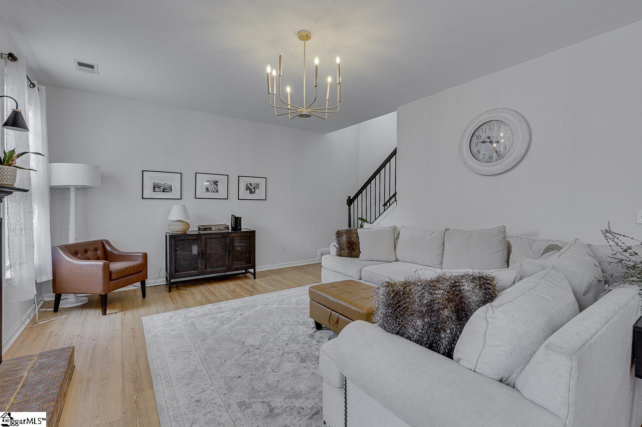 18 Shadowrock Court
