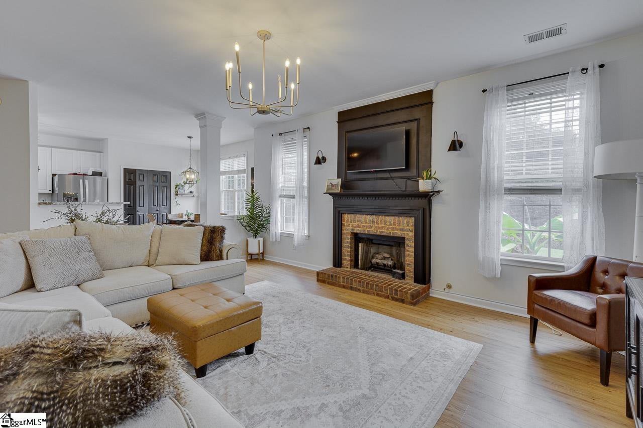 18 Shadowrock Court