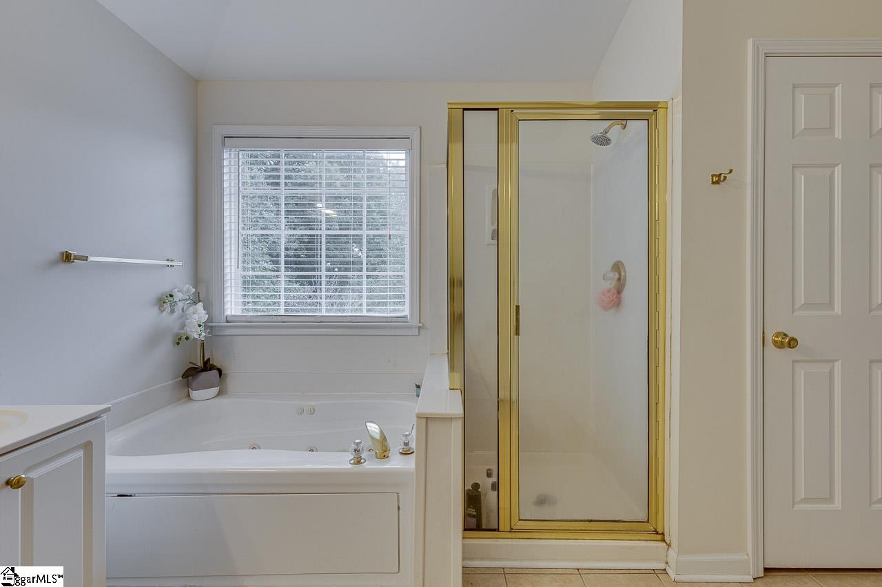 18 Shadowrock Court