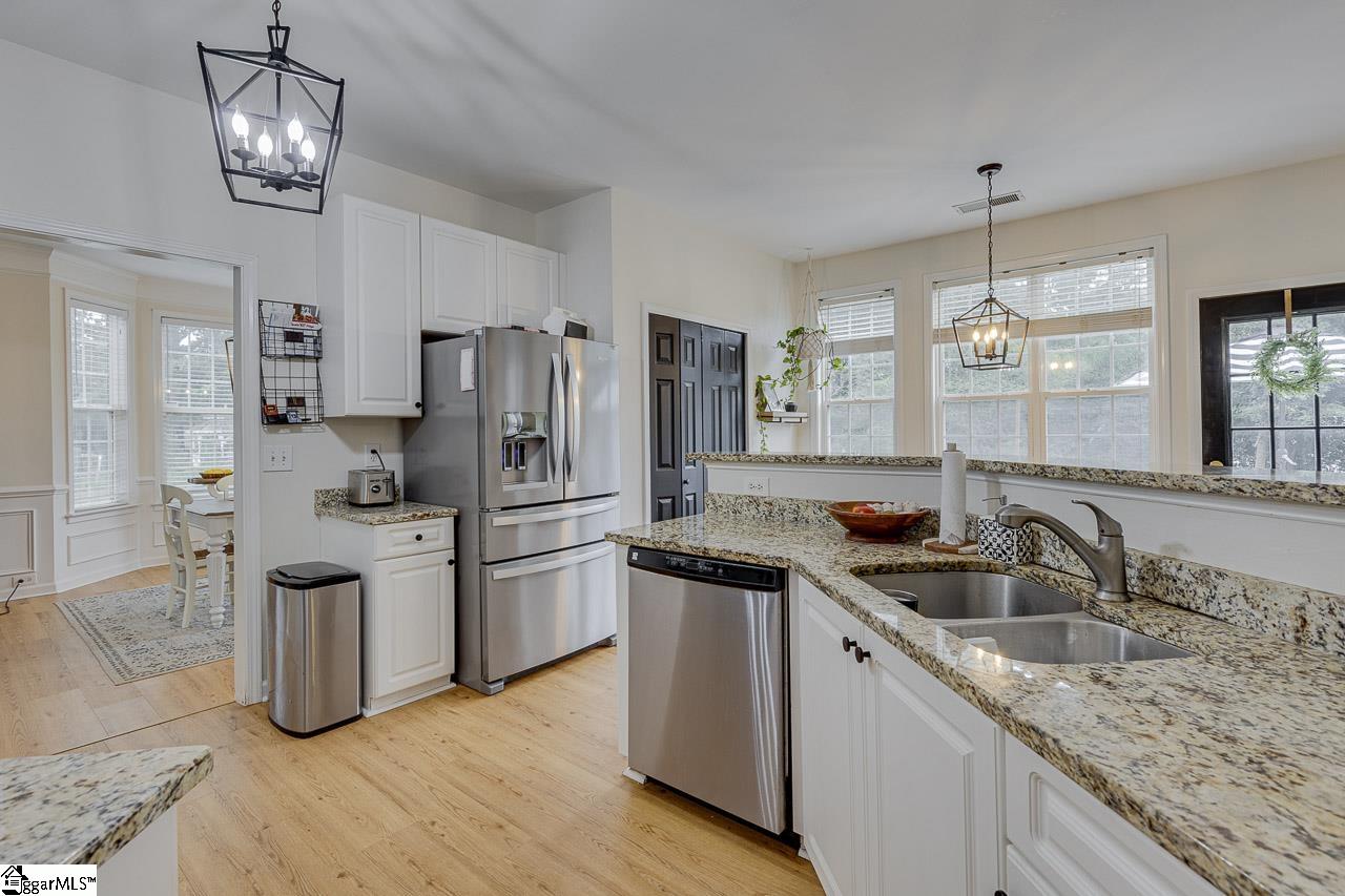 18 Shadowrock Court
