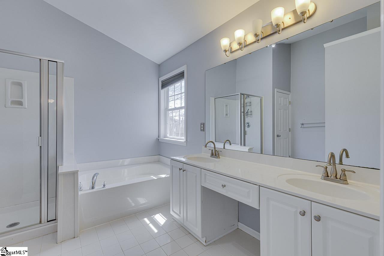 4 Shadowrock Court