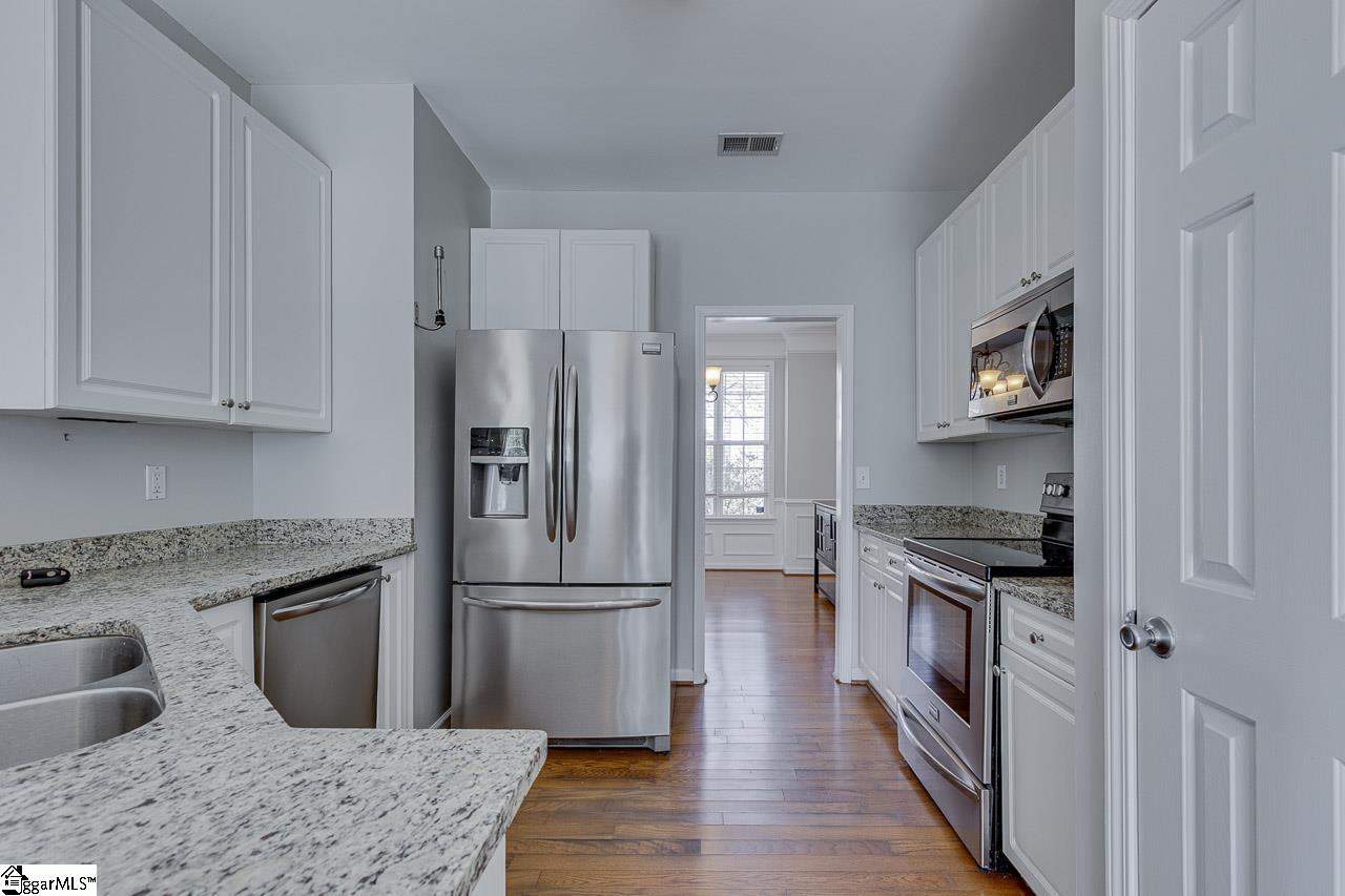 4 Shadowrock Court