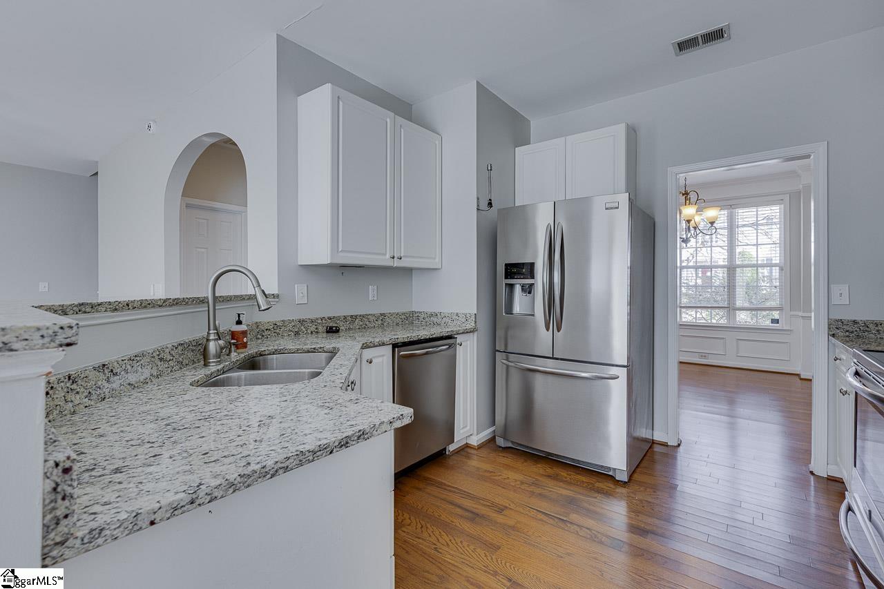 4 Shadowrock Court