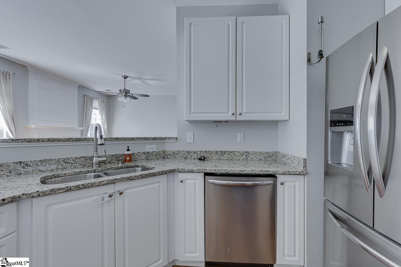 4 Shadowrock Court