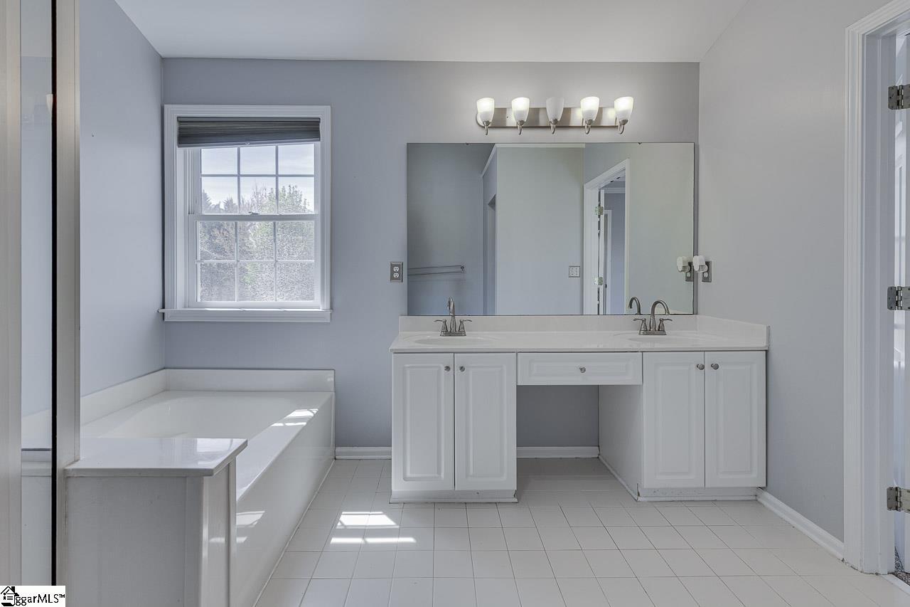 4 Shadowrock Court