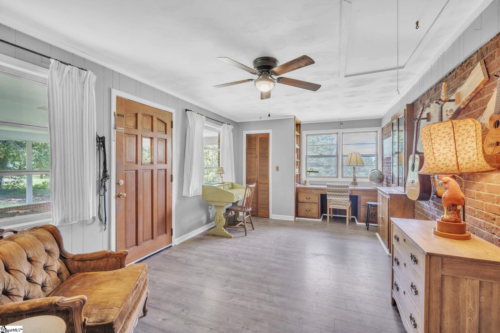 103 W Crestview Street