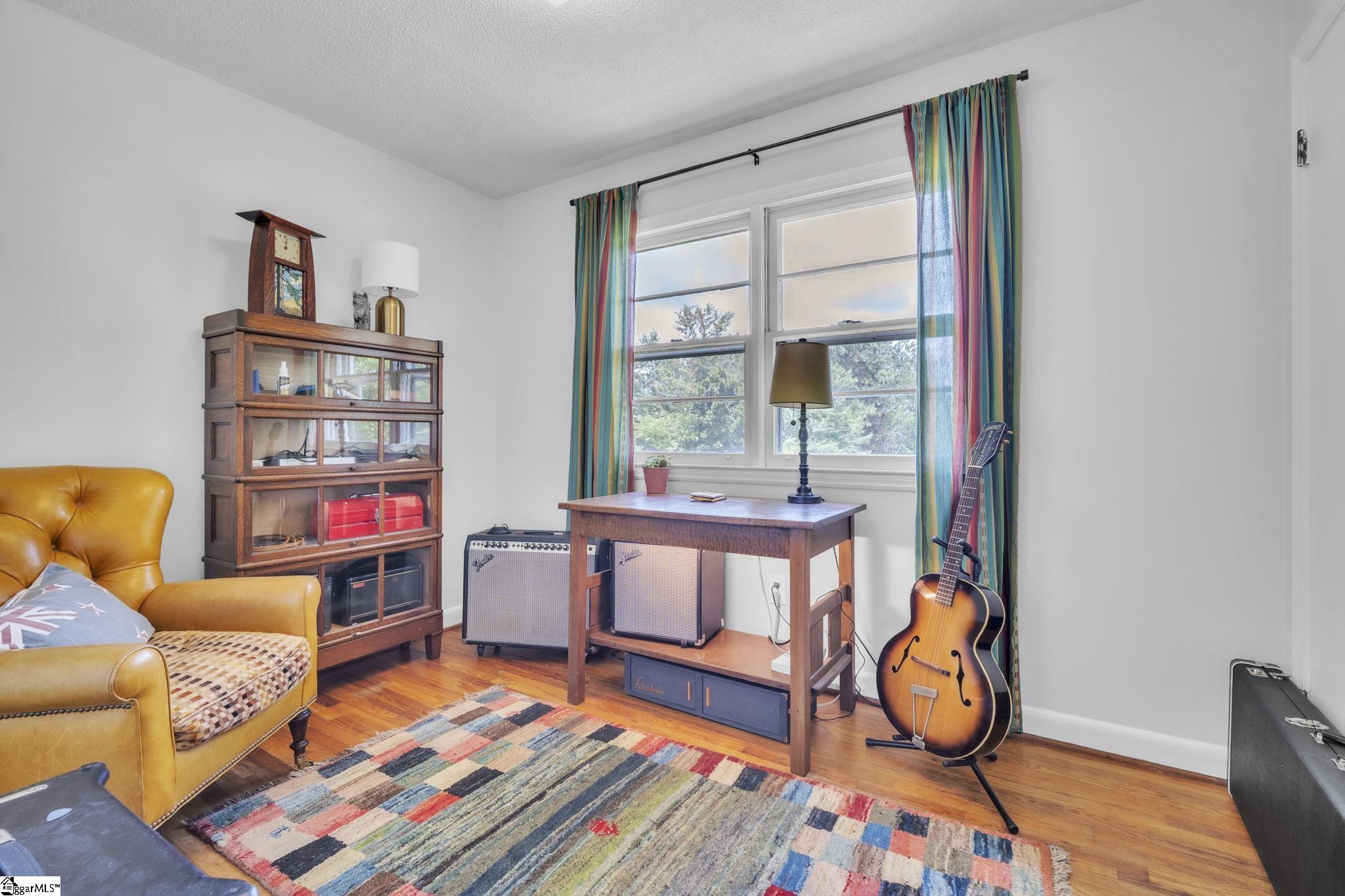 103 W Crestview Street