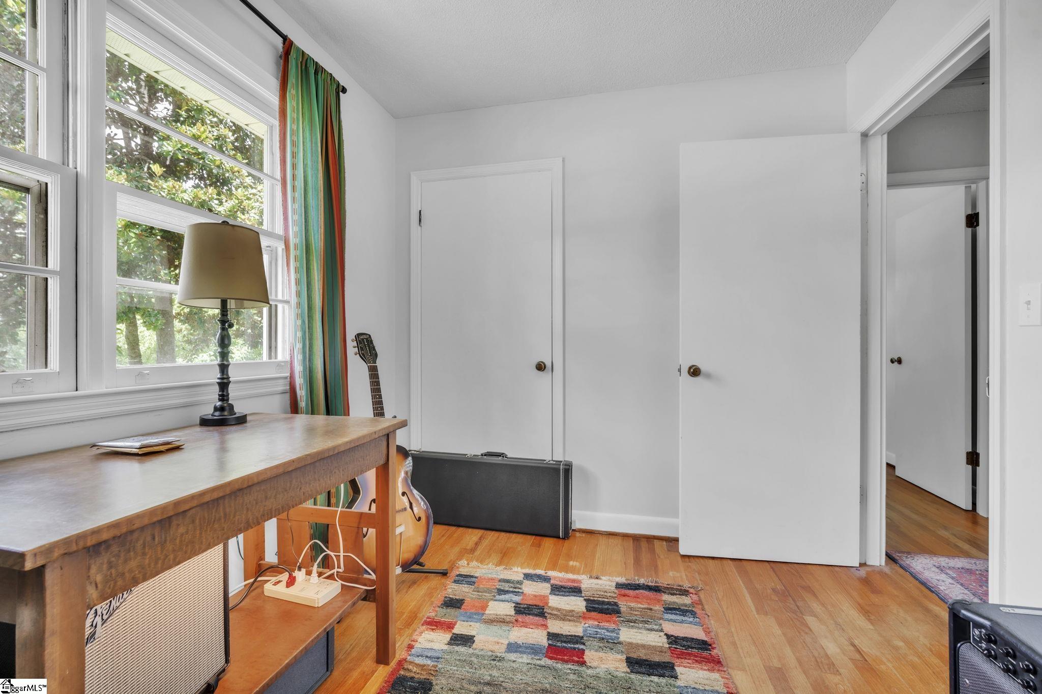 103 W Crestview Street