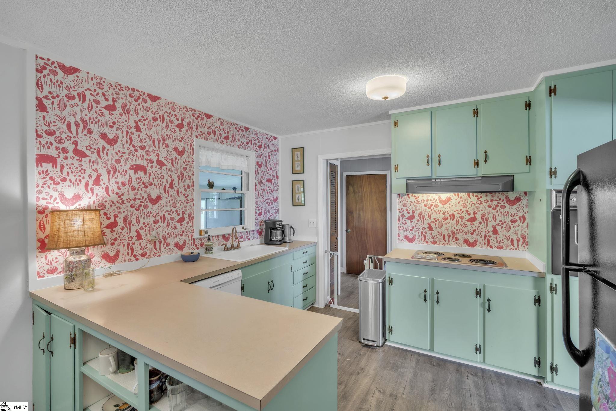 103 W Crestview Street