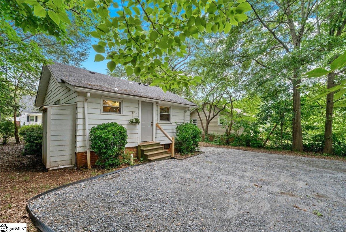 11 Brooks Avenue
