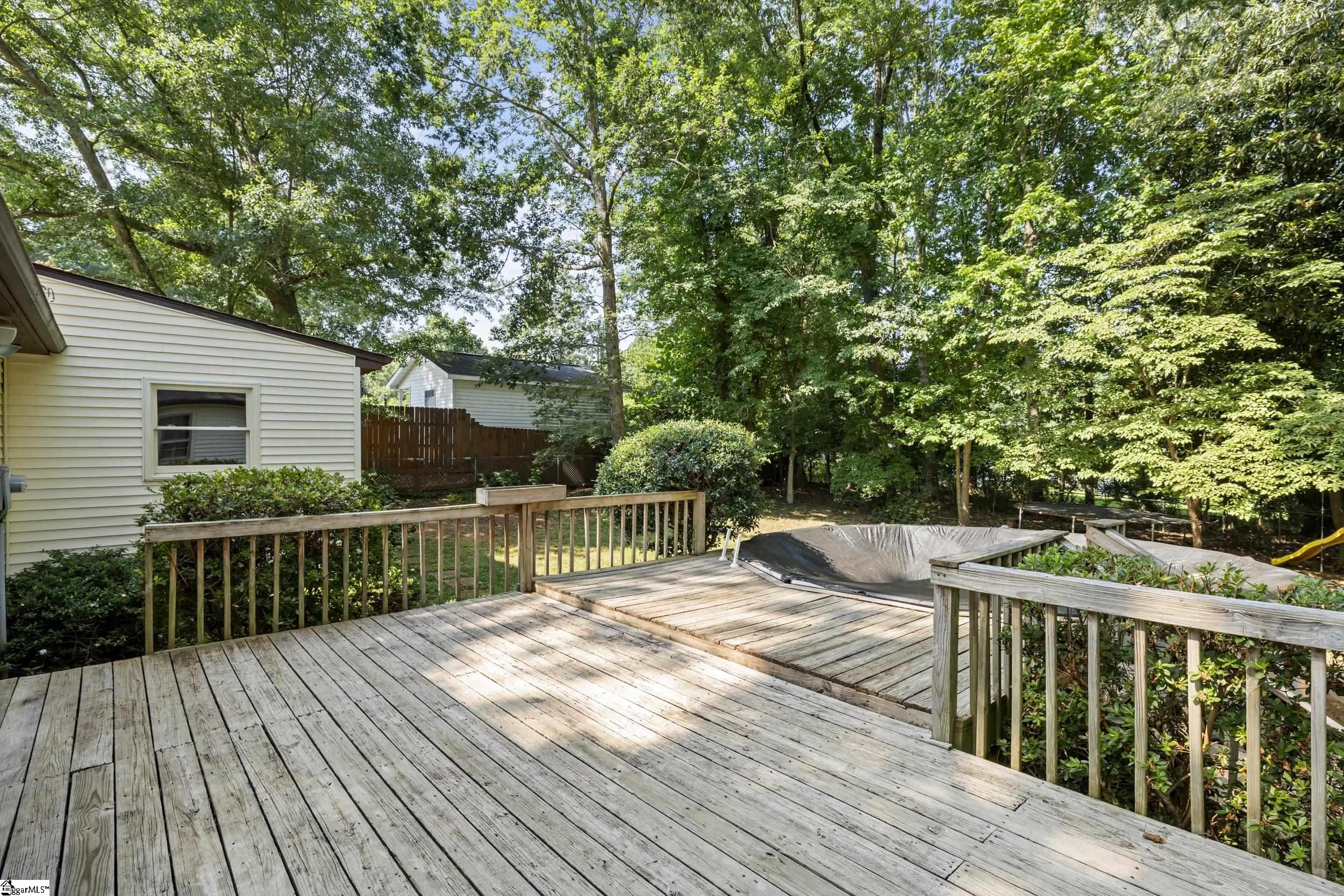 816 Brentwood Way