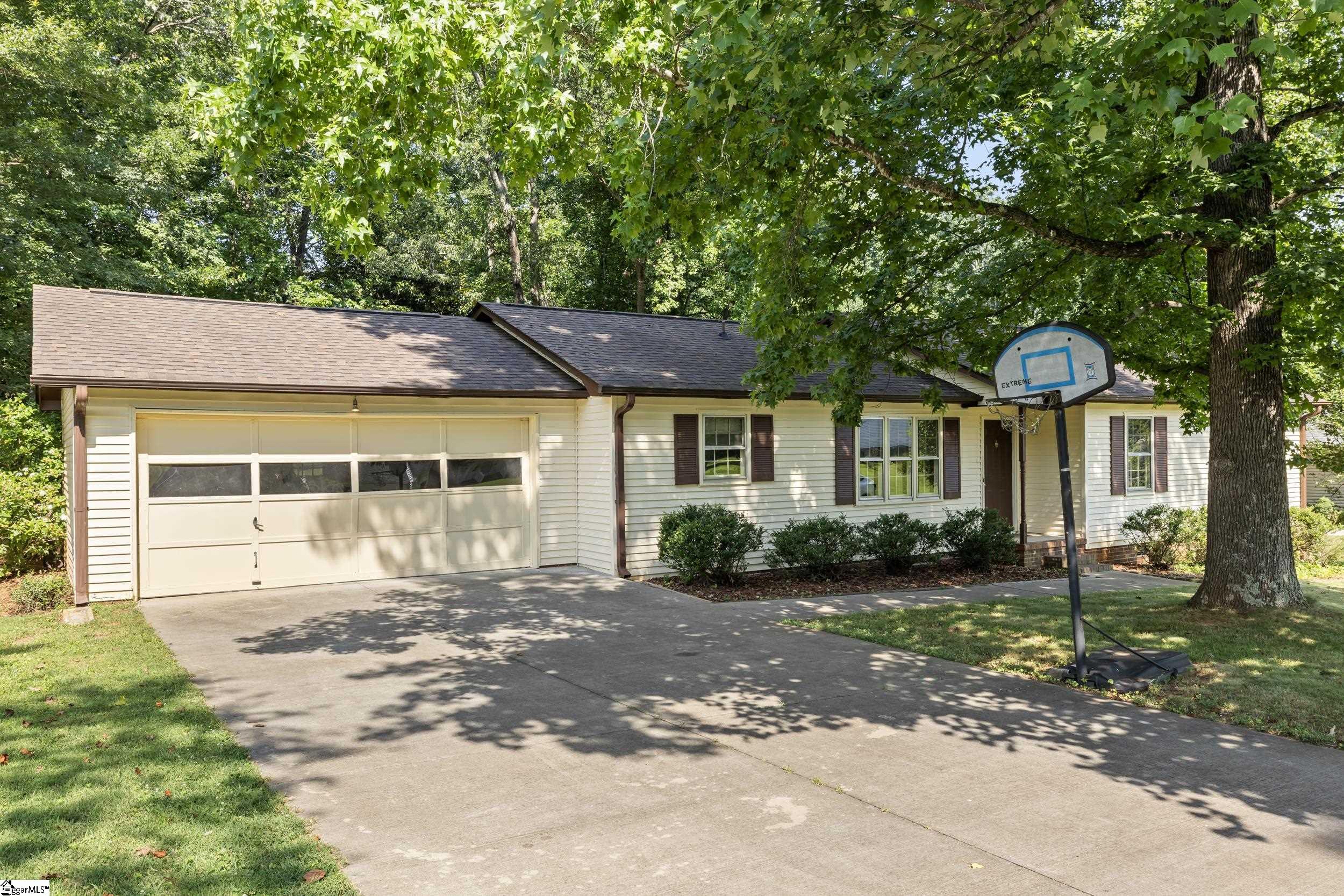 816 Brentwood Way