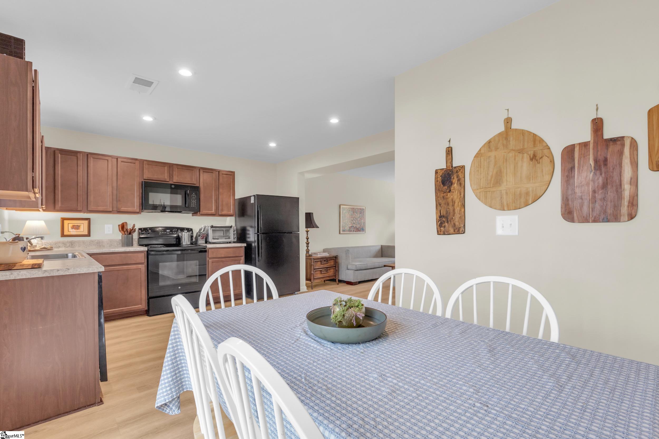 106 Forthside Way