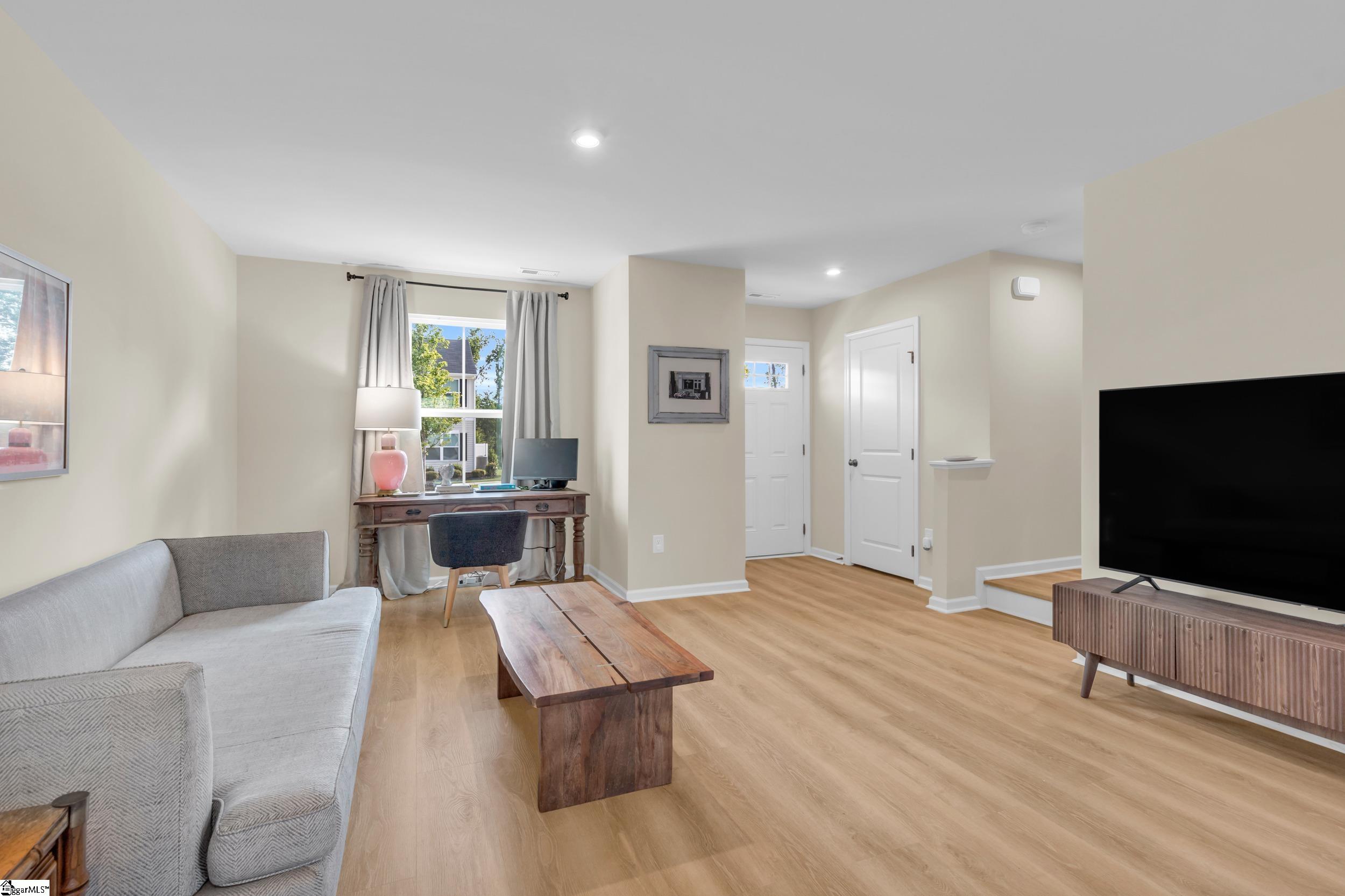 106 Forthside Way