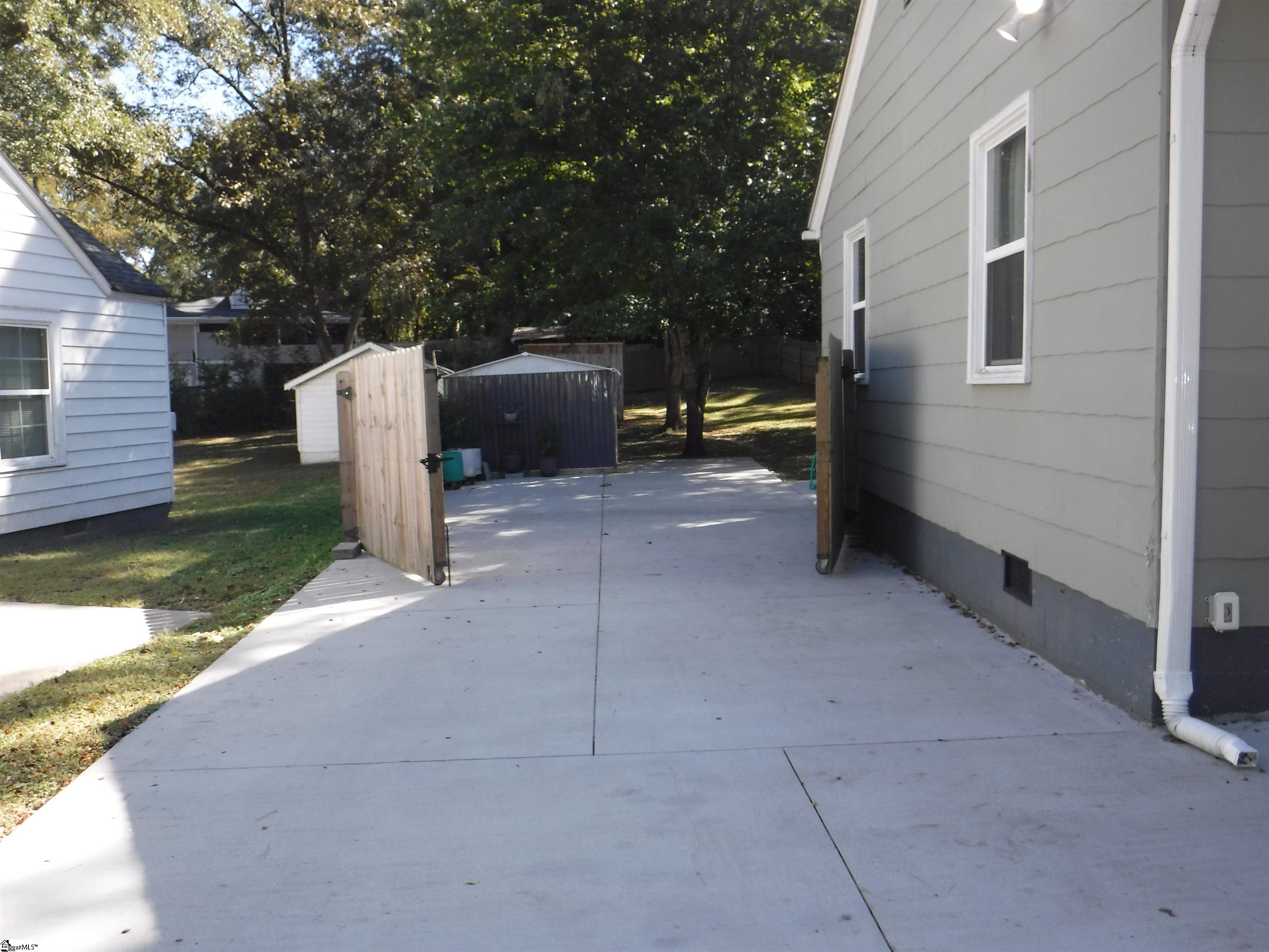 110 Oakleaf Drive