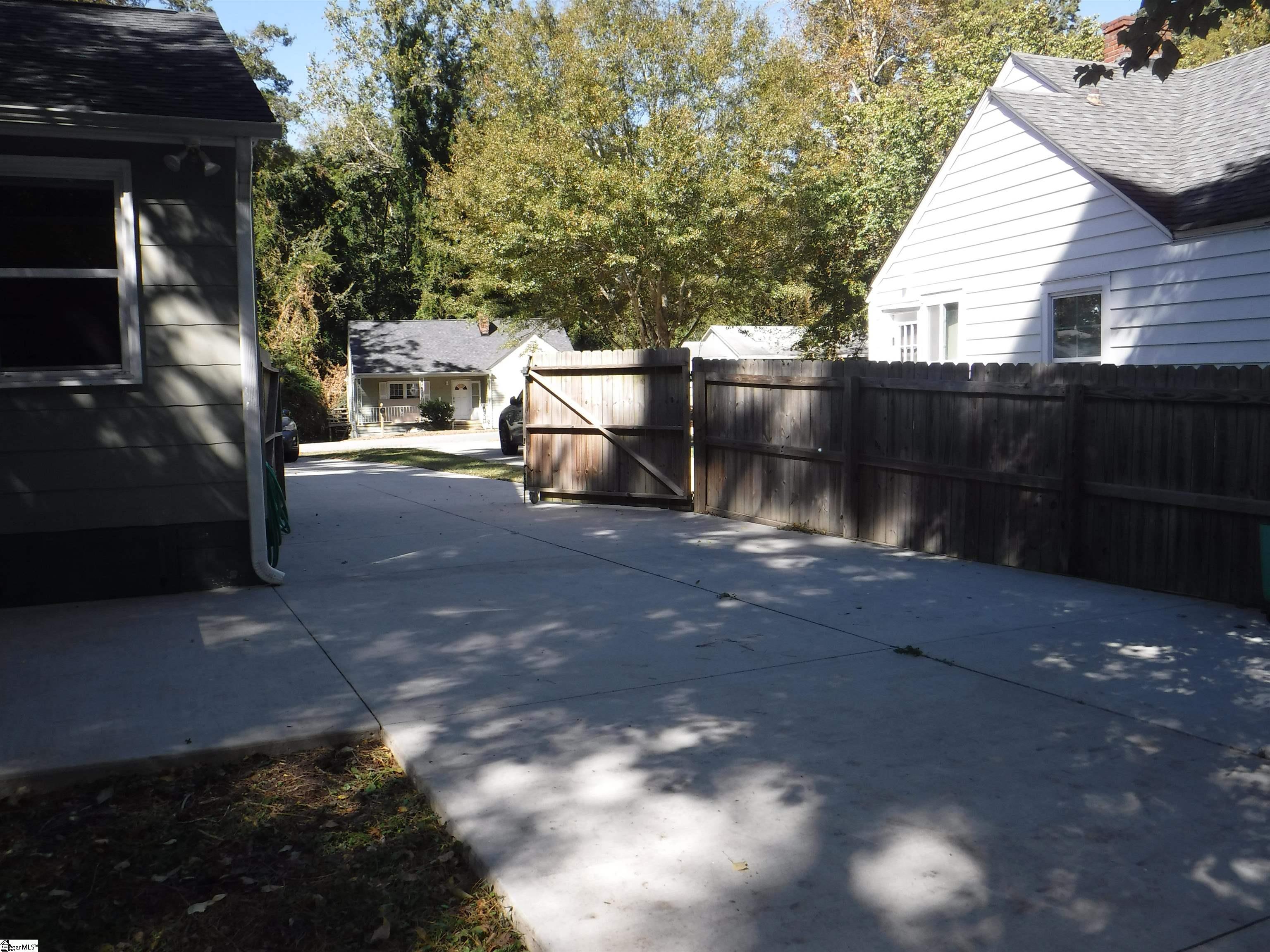 110 Oakleaf Drive